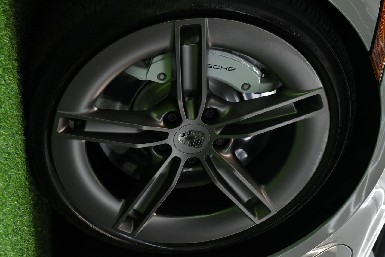 Used 2025 Porsche Taycan Turbo image 9