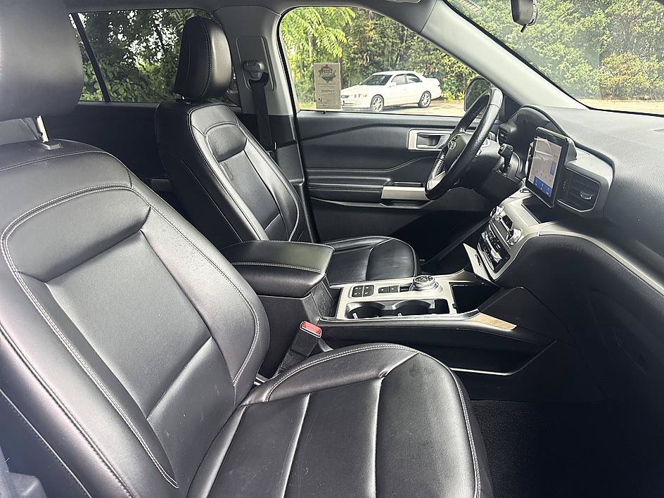 Used 2022 Ford Explorer XLT w/ Equipment Group 202A RWD image 19