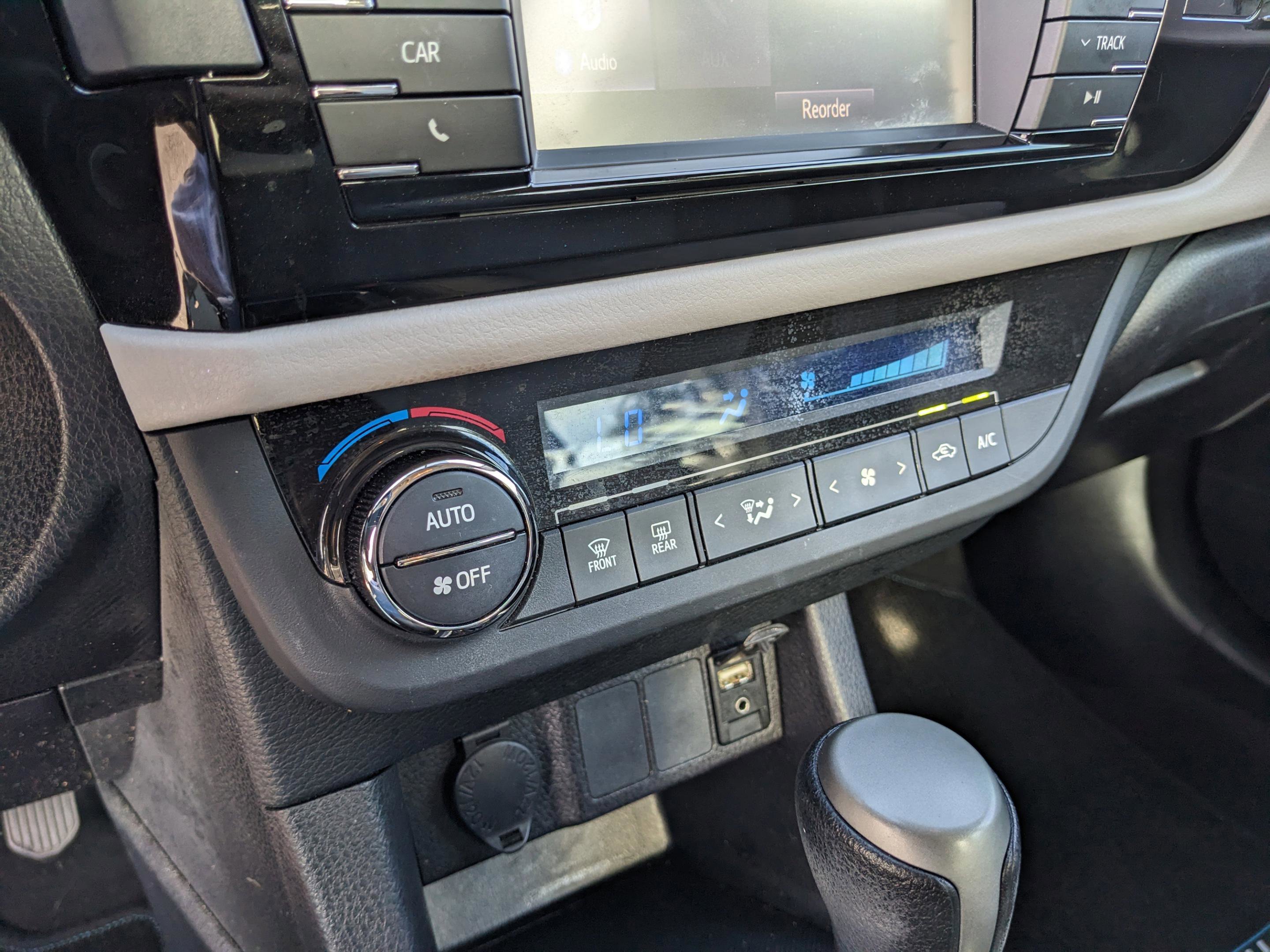 Used 2016 Toyota Corolla LE image 28