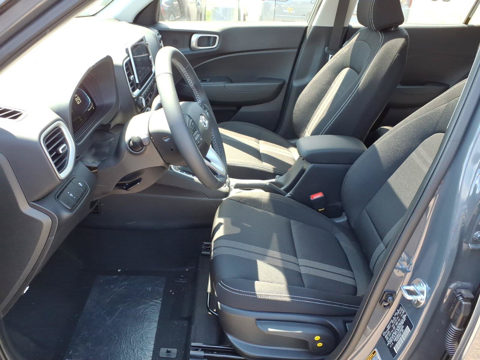 New 2026 Hyundai Venue SEL FWD image 4