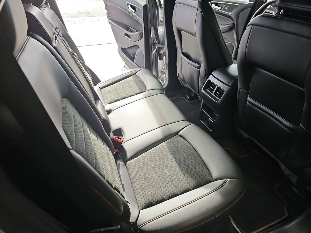 Used 2021 Ford Edge ST-Line FWD image 11