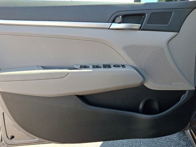 Used 2019 Hyundai Elantra SE FWD image 12