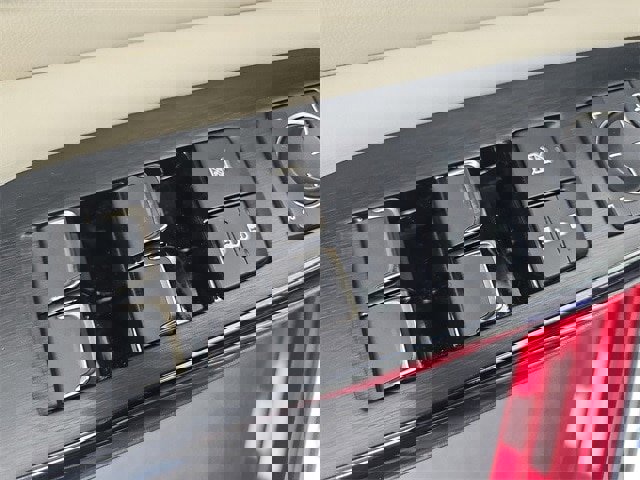 Certified 2025 Lexus ES 300h w/ Premium Package image 9