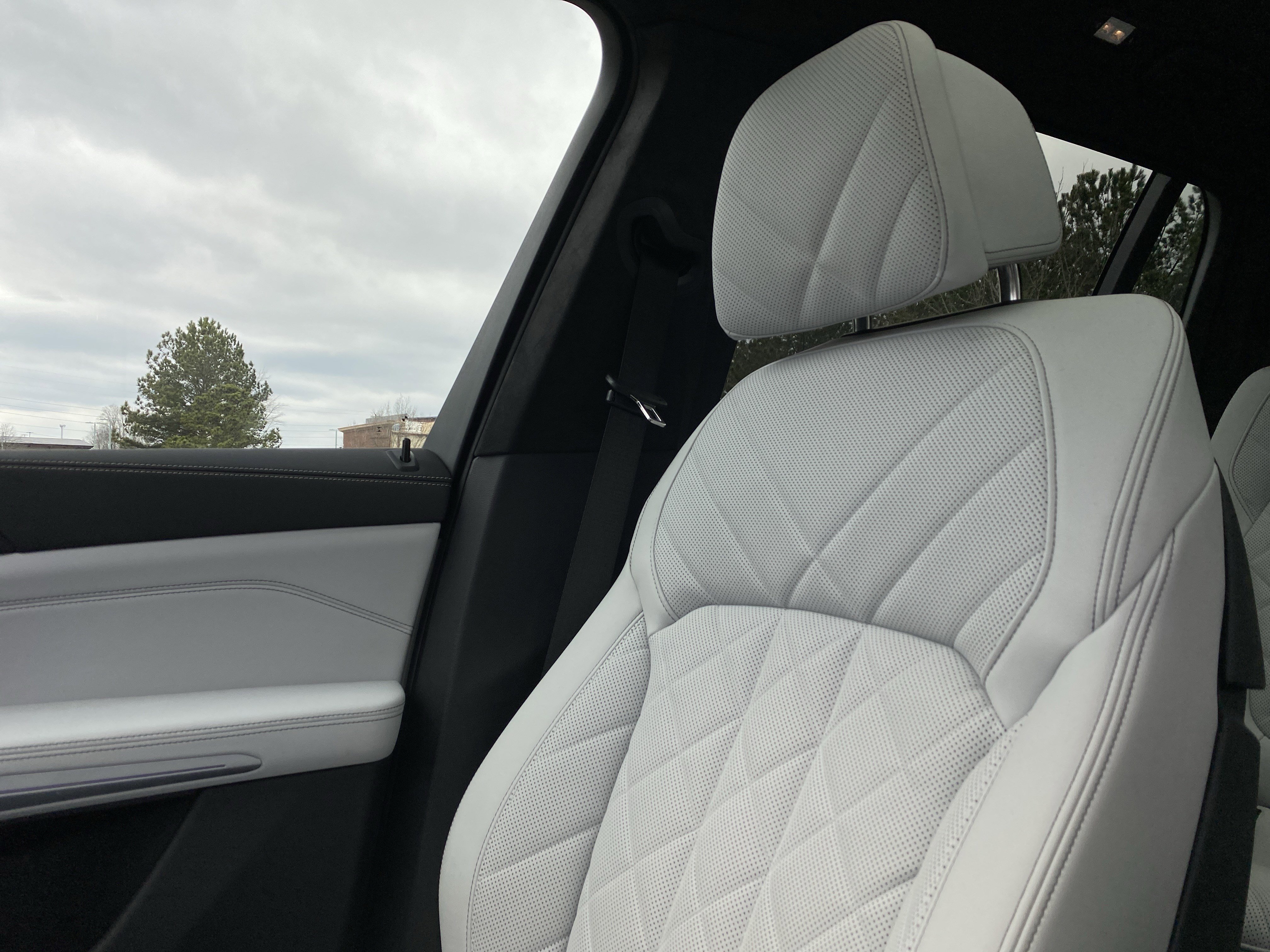 Used 2024 BMW X7 xDrive40i w/ Premium Package image 36