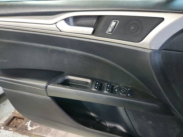 Used 2020 Ford Fusion SE image 18