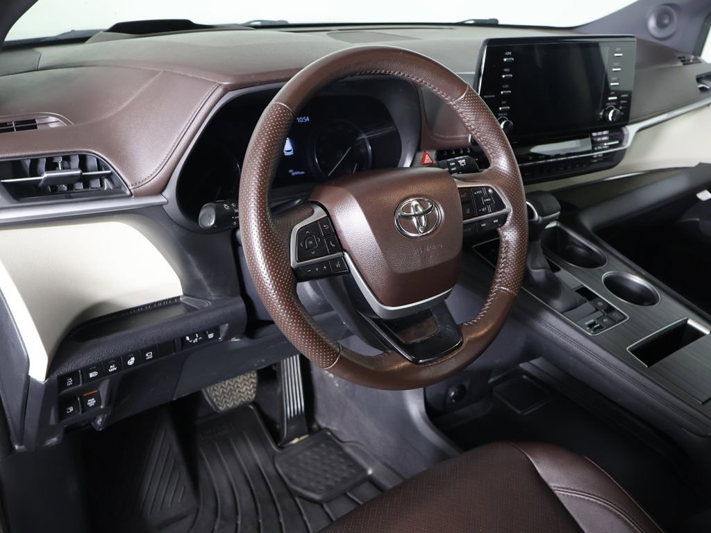 Used 2023 Toyota Sienna Platinum image 29