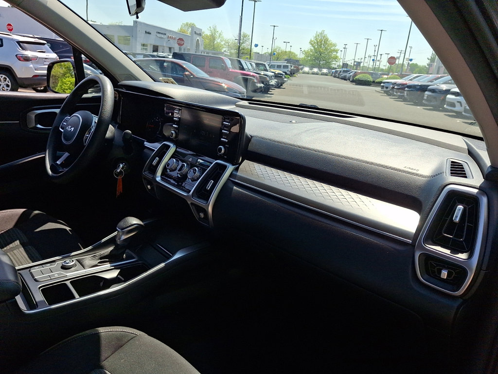 Used 2022 Kia Sorento LX FWD image 11