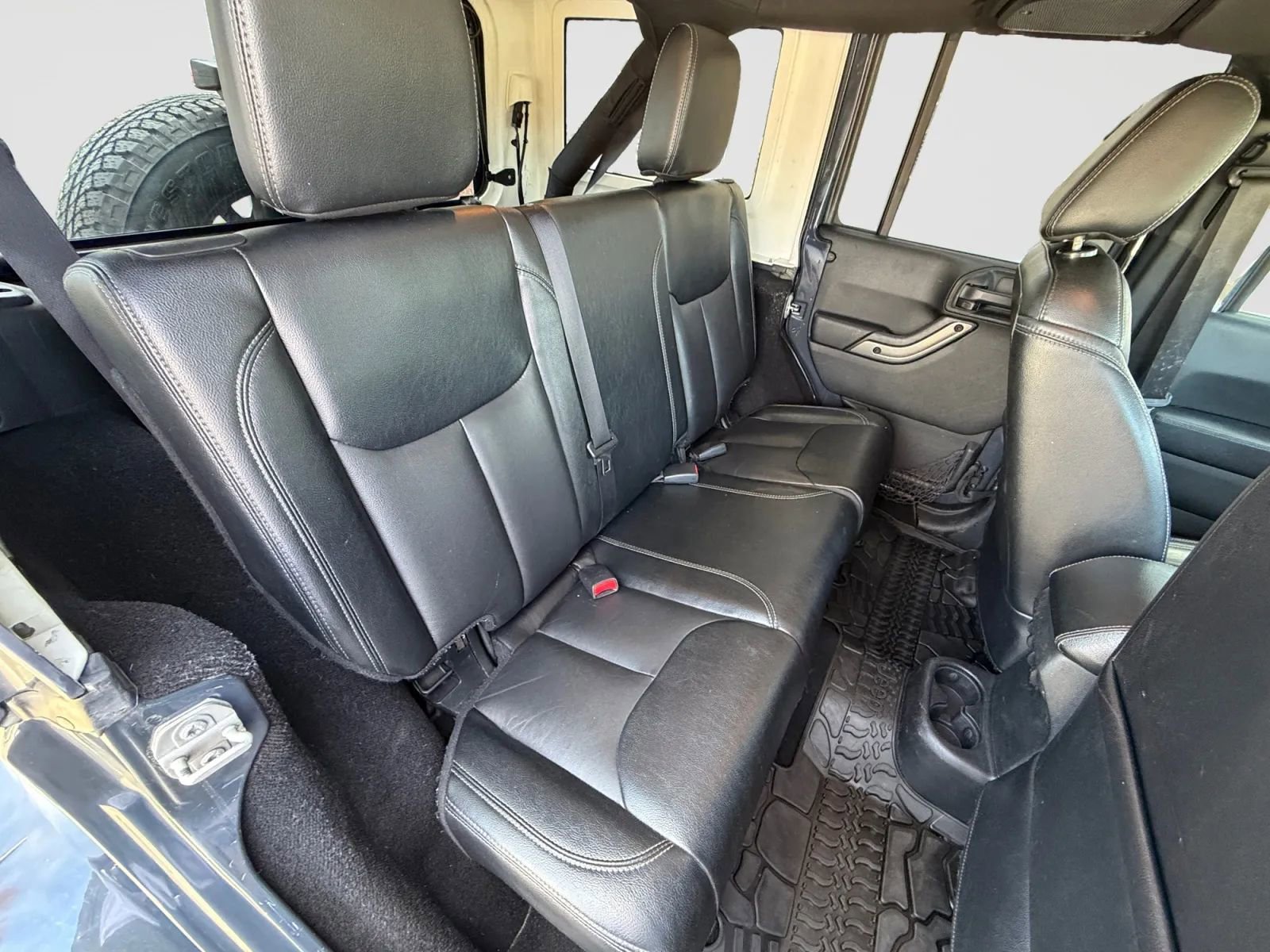 Used 2018 Jeep Wrangler Unlimited Sahara image 15