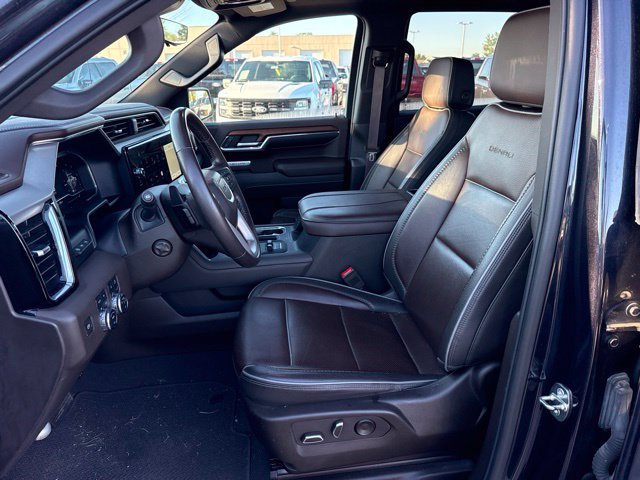 Used 2023 GMC Sierra 1500 Denali w/ Technology Package AWD/4WD image 10