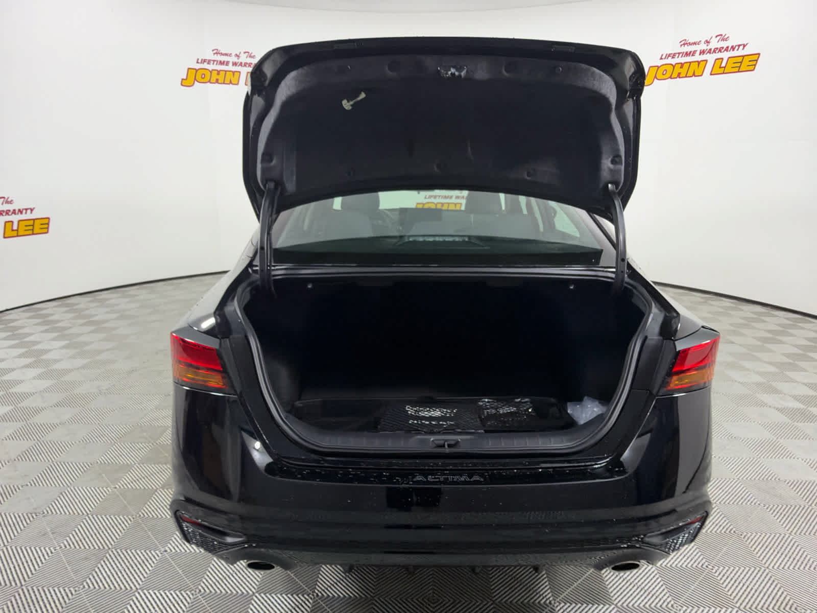 New 2026 Nissan Altima 2.5 SR w/ SR Midnight Edition Package FWD image 5