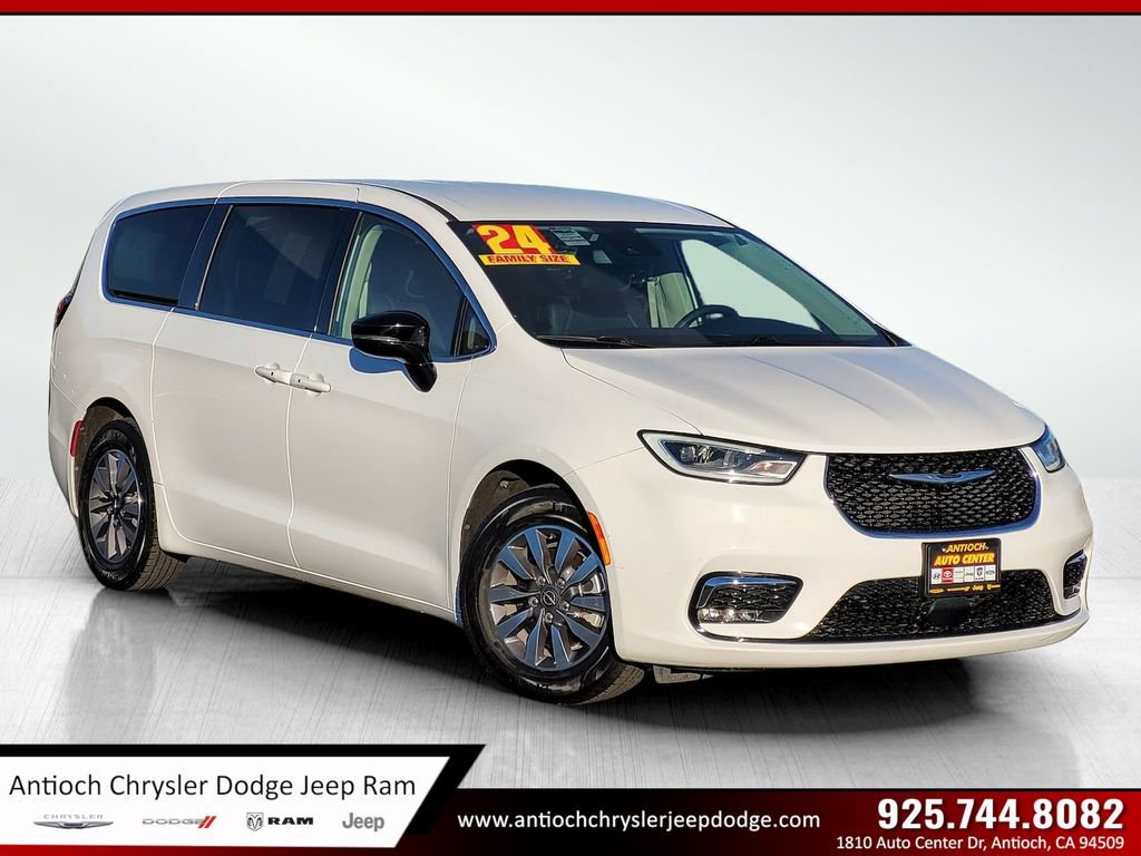 Certified 2024 Chrysler Pacifica Select