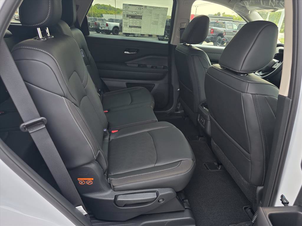 New 2026 Nissan Pathfinder SL FWD image 11