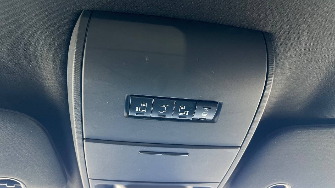 Used 2017 Dodge Grand Caravan SXT FWD image 23