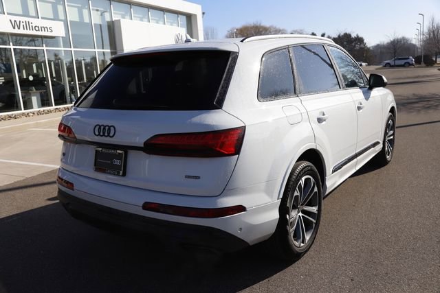 Used 2025 Audi Q7 2.0T Premium w/ Convenience Plus Package AWD/4WD image 3