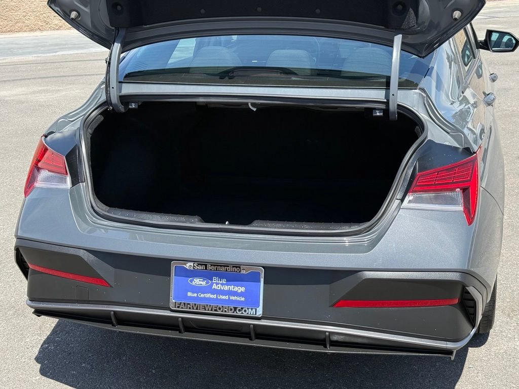 Used 2025 Hyundai Elantra Hybrid FWD image 16