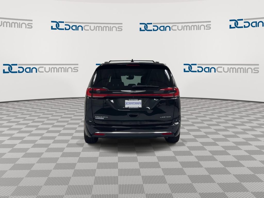 Used 2023 Chrysler Pacifica Limited image 7