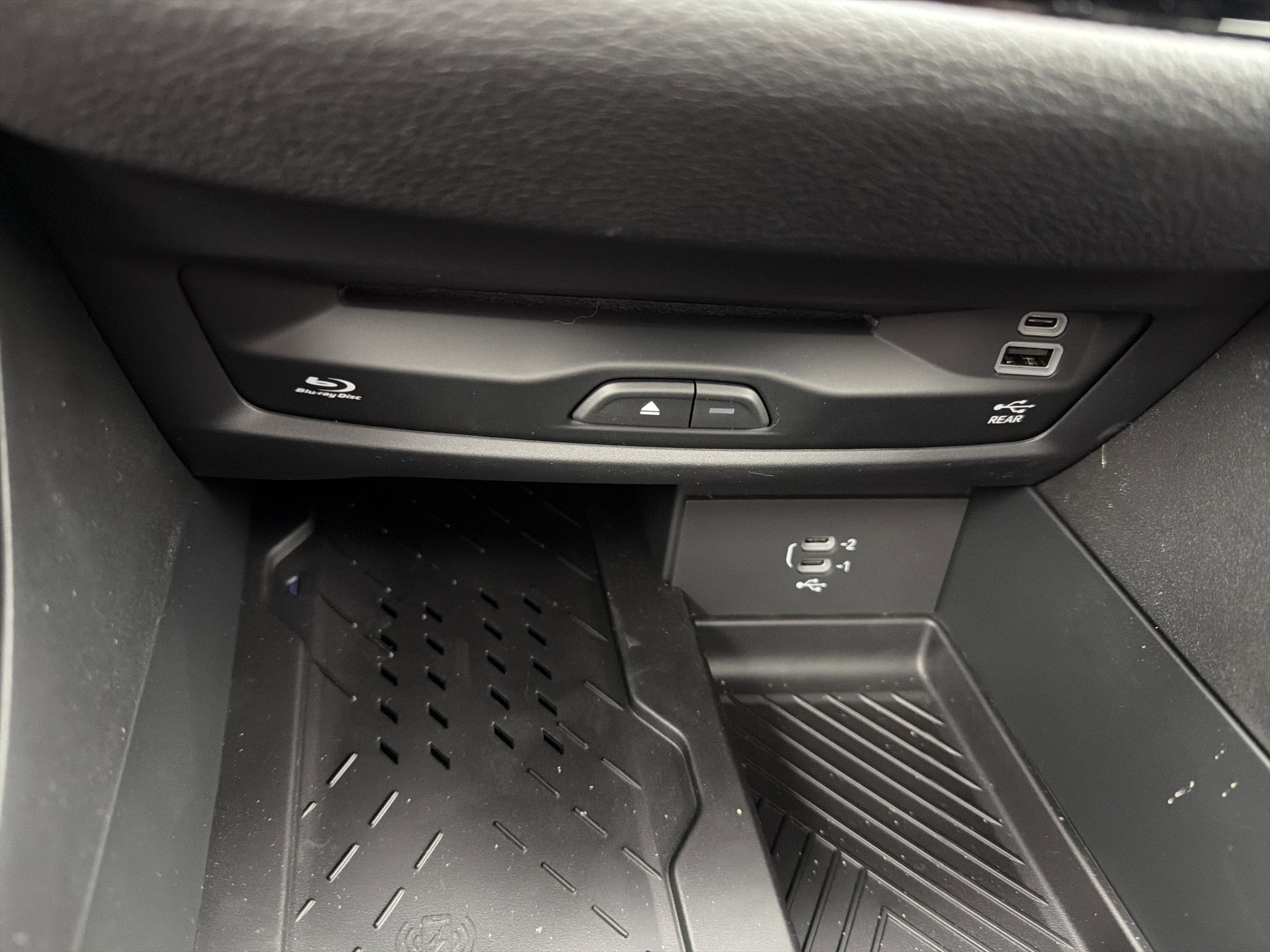 New 2026 Chrysler Pacifica Limited w/ Uconnect Theater Family Group AWD/4WD image 18