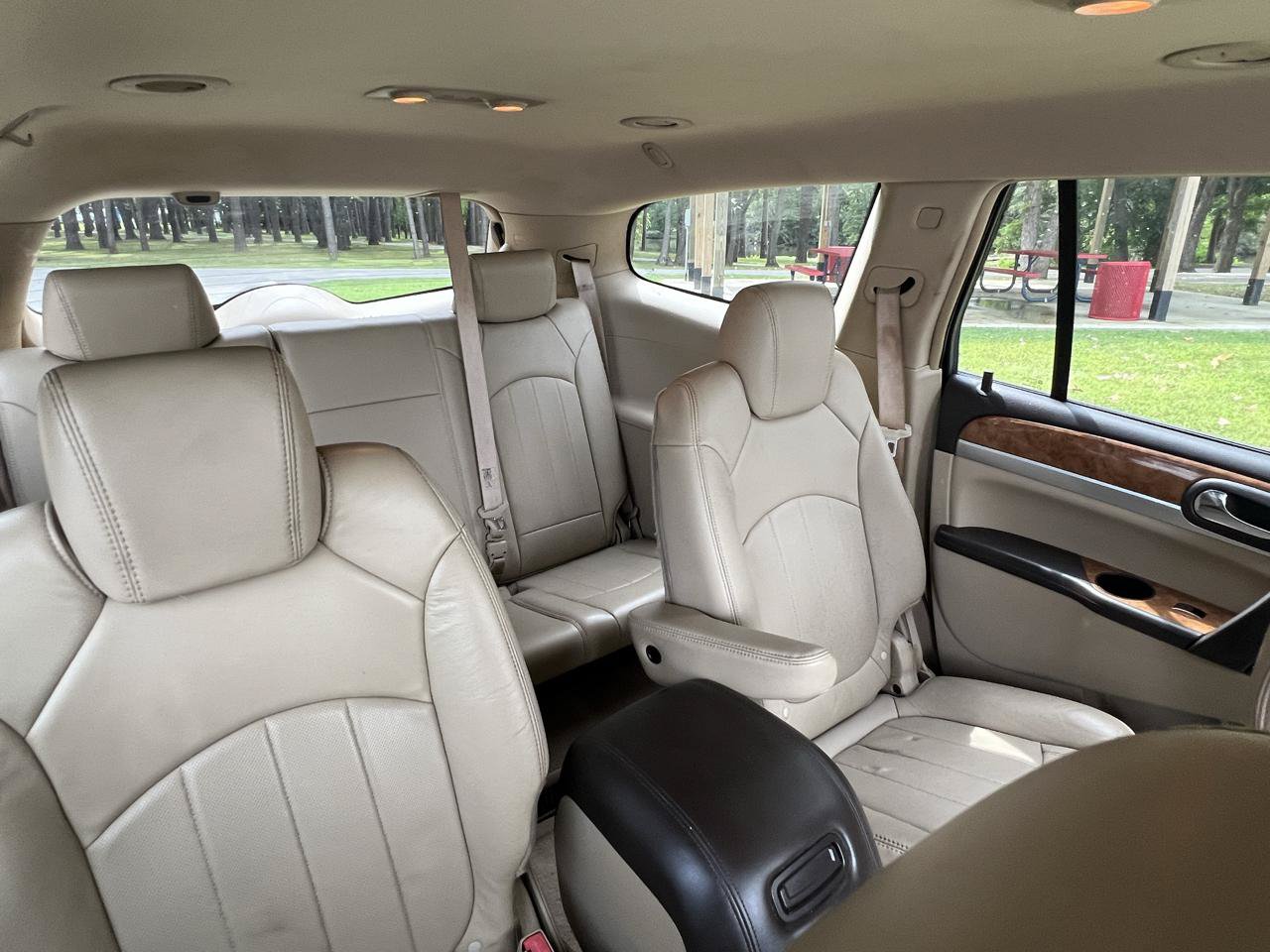 Used 2009 Buick Enclave CXL w/ Driver Confidence Package FWD image 19