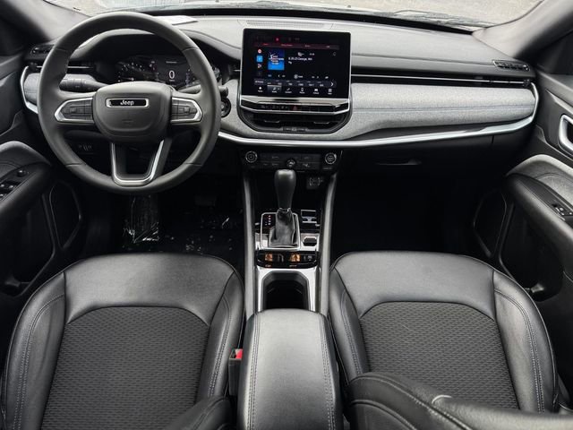 Used 2024 Jeep Compass Latitude w/ Altitude Special Edition image 4