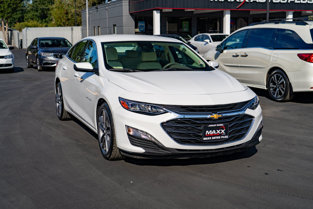 Used 2024 Chevrolet Malibu LT FWD image 2