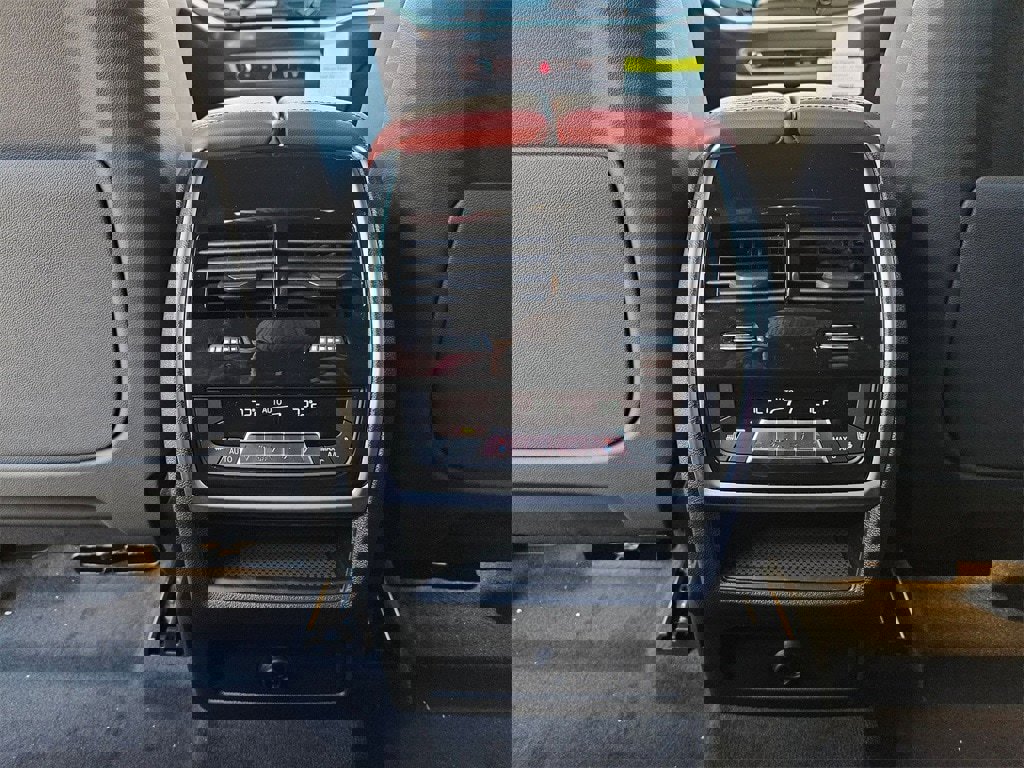 New 2026 BMW X6 xDrive40i w/ Climate Comfort Package image 22