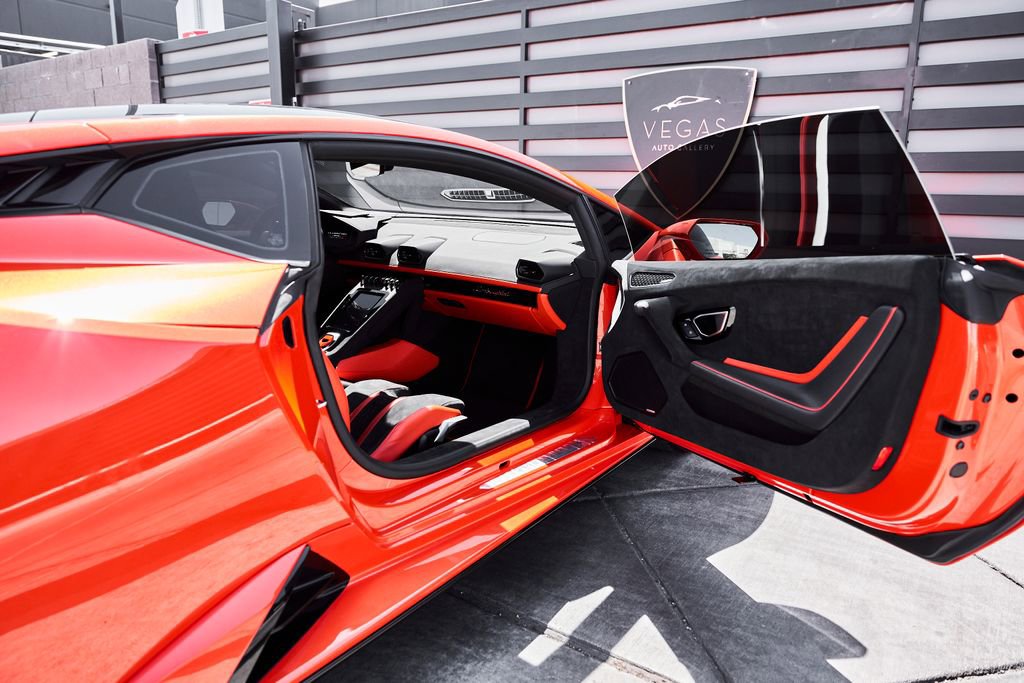 Used 2023 Lamborghini Huracan Tecnica image 32