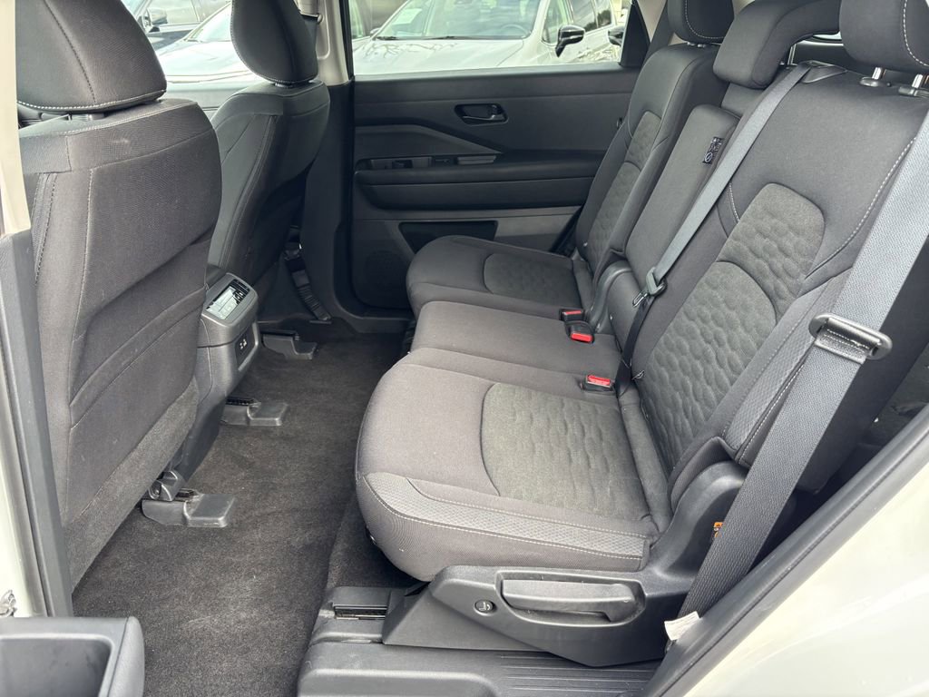 Used 2025 Nissan Pathfinder SV AWD/4WD image 25