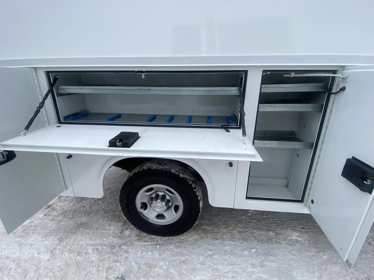 Used 2021 Chevrolet Express 3500 w/ Power Convenience Package image 7