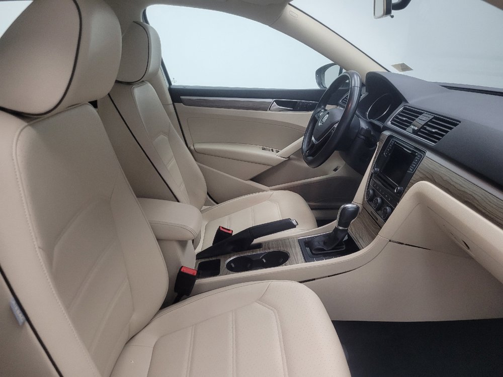 Used 2018 Volkswagen Passat 2.0T SE FWD image 21