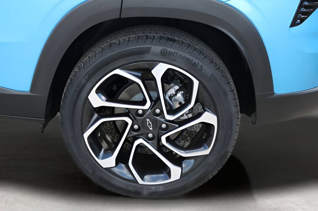 Used 2026 Chevrolet Trax RS w/ Sunroof Package FWD image 9