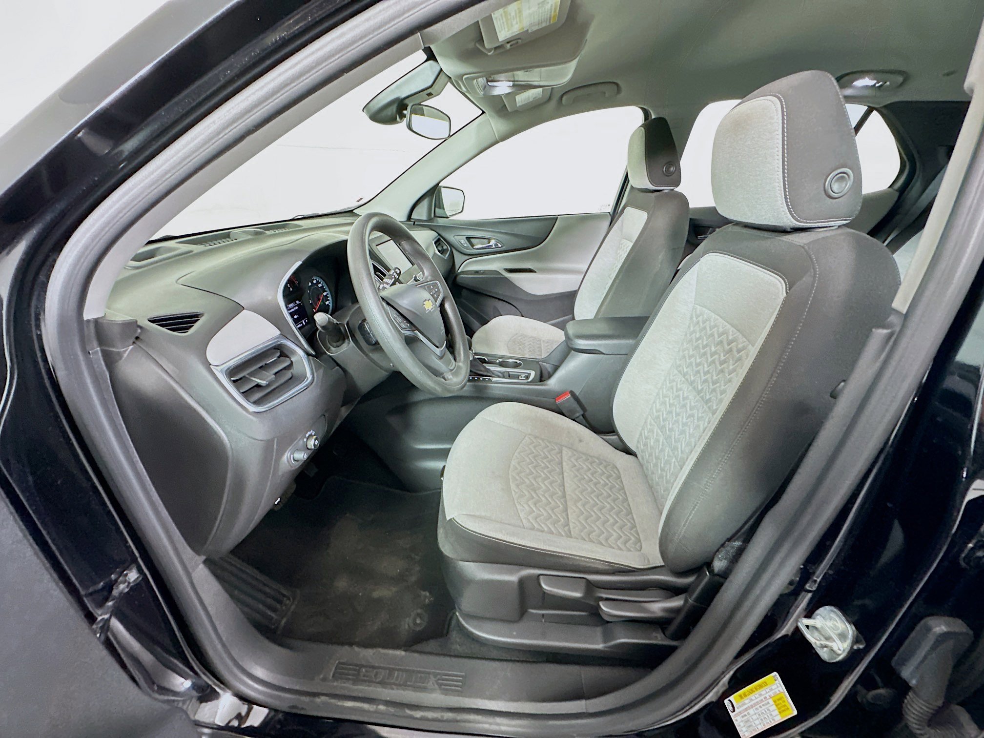 Used 2023 Chevrolet Equinox LS image 13