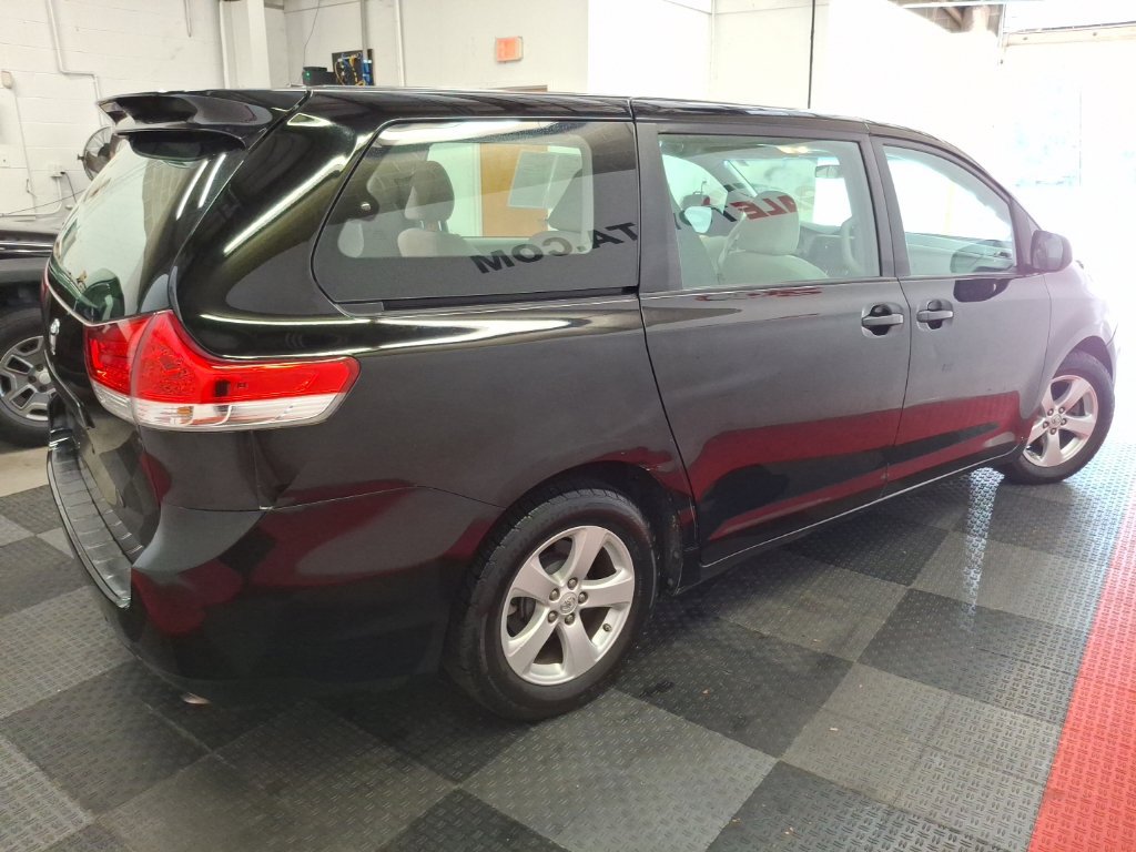 Used 2013 Toyota Sienna L FWD image 11