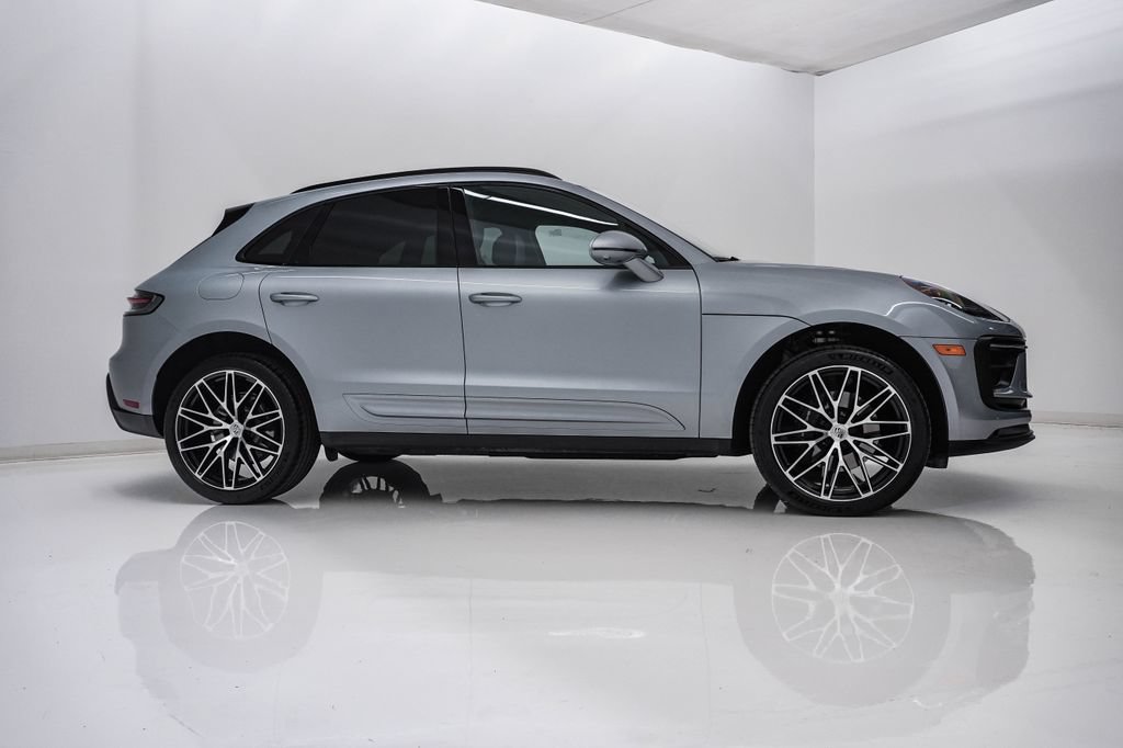 Certified 2026 Porsche Macan AWD/4WD image 9