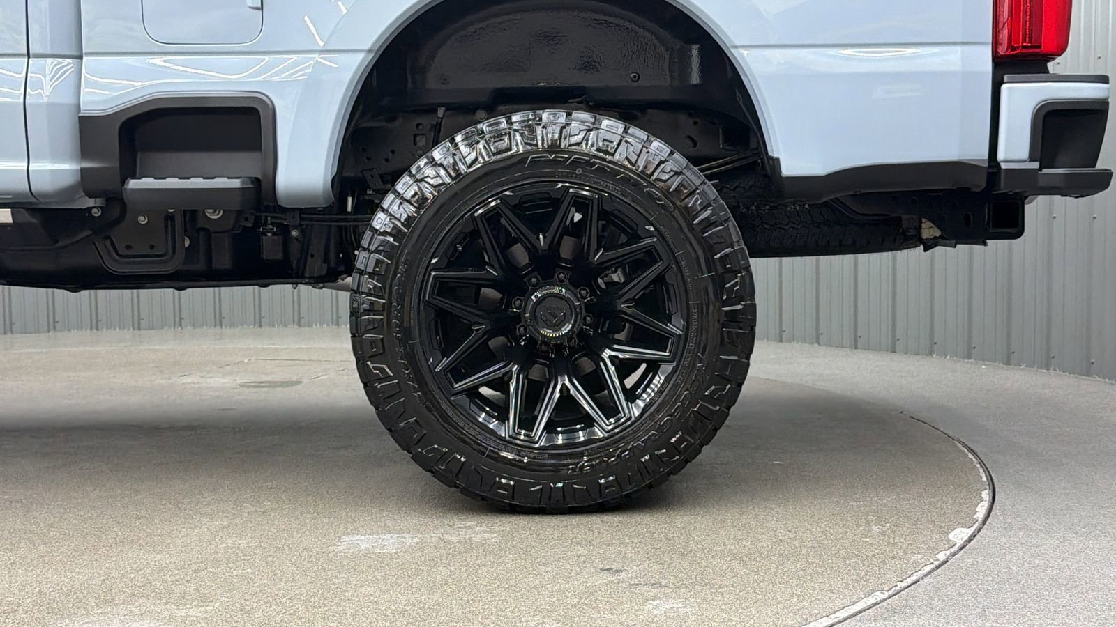 Used 2025 Ford F250 Platinum image 11