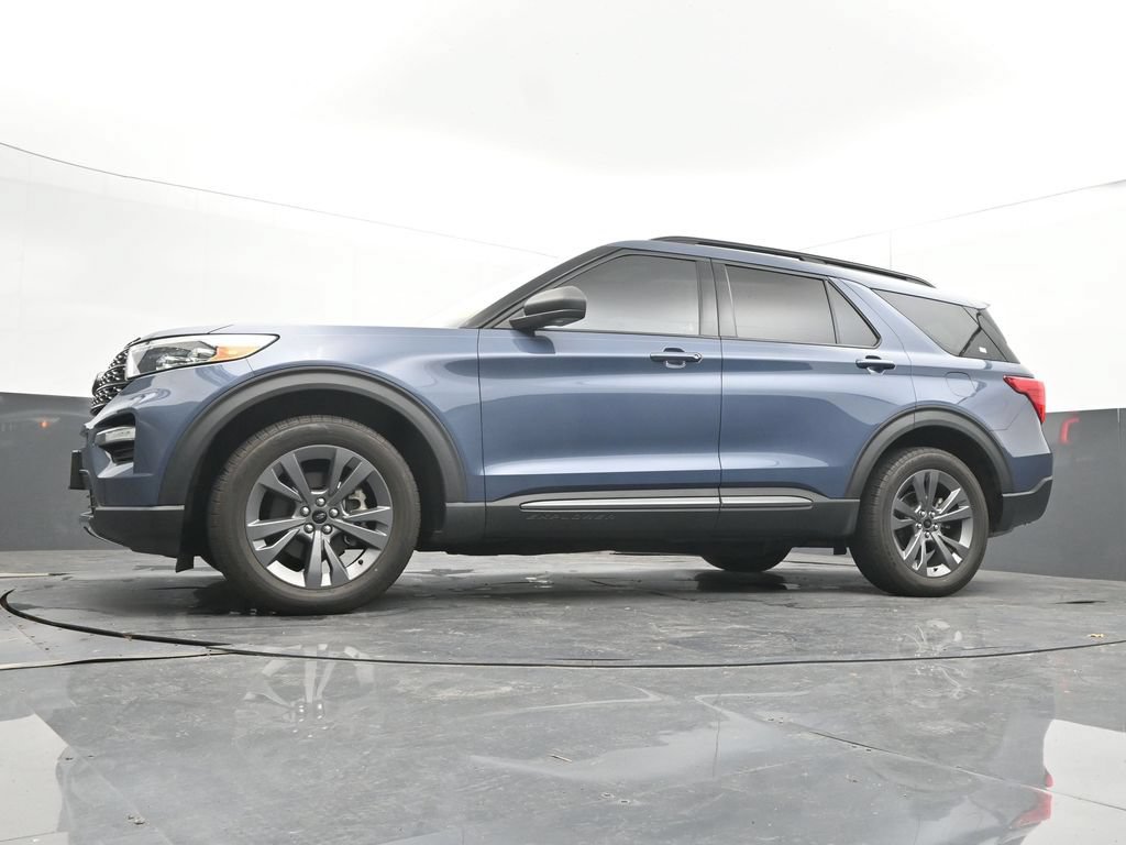 Used 2021 Ford Explorer XLT w/ Equipment Group 202A AWD/4WD image 39