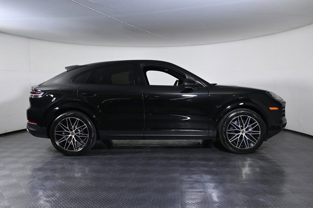Certified 2025 Porsche Cayenne Coupe image 8