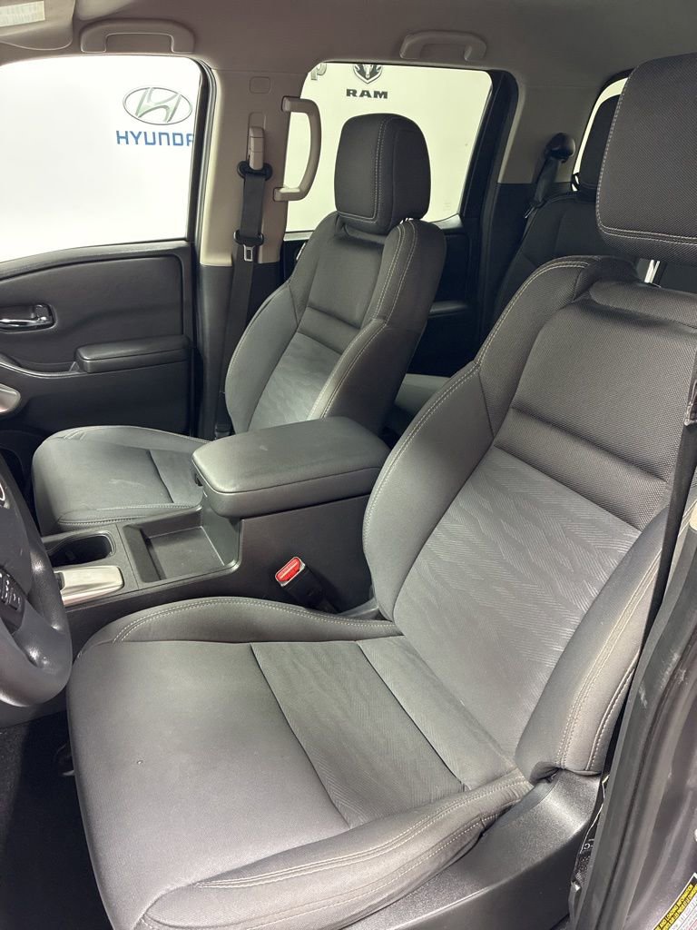 Used 2023 Nissan Frontier SV image 9