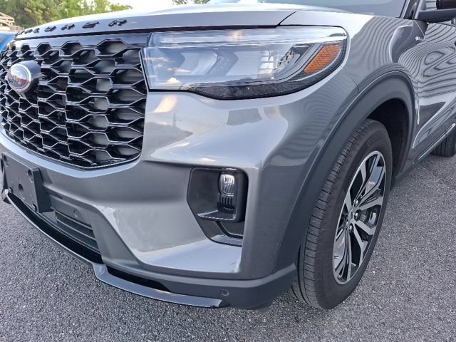 Certified 2025 Ford Explorer ST-Line RWD image 9