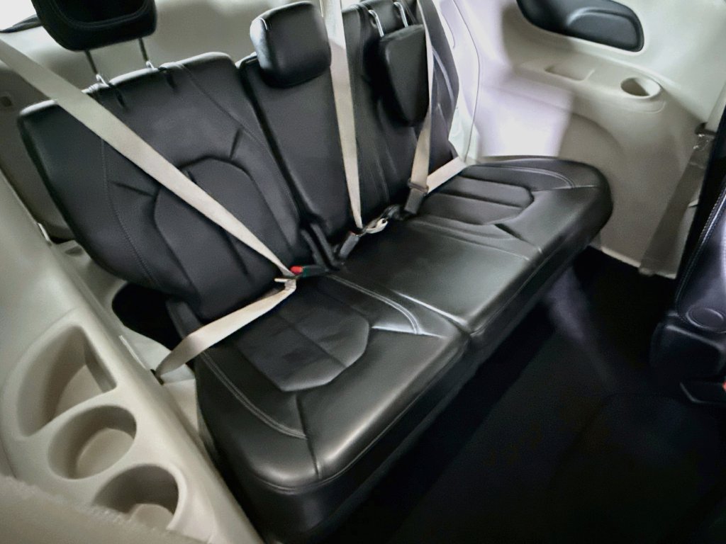 Used 2024 Chrysler Pacifica Touring-L FWD image 30