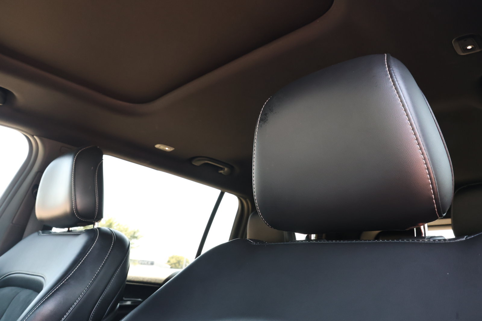 Used 2023 Jeep Grand Cherokee L Laredo RWD image 16