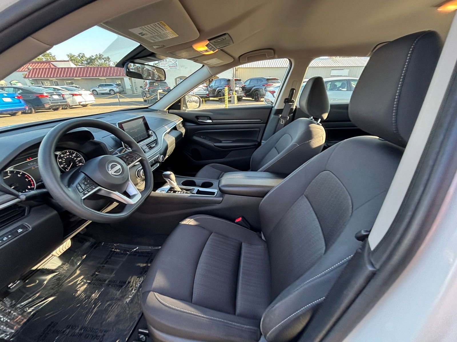 Used 2025 Nissan Altima 2.5 SV FWD image 27