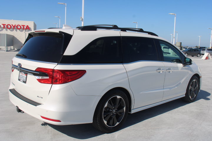 Used 2021 Honda Odyssey Elite image 3