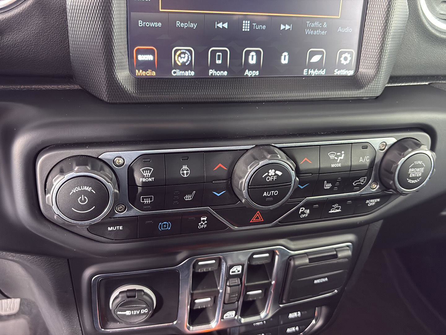 Used 2023 Jeep Wrangler Unlimited Sahara w/ Cold Weather Group AWD/4WD image 34