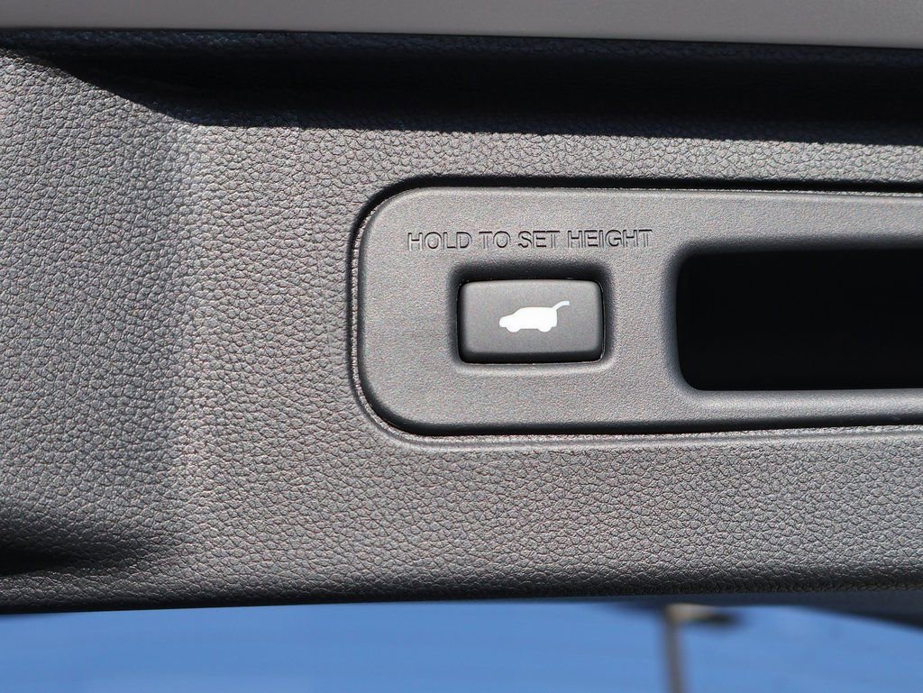 Certified 2025 Honda Pilot Touring image 17