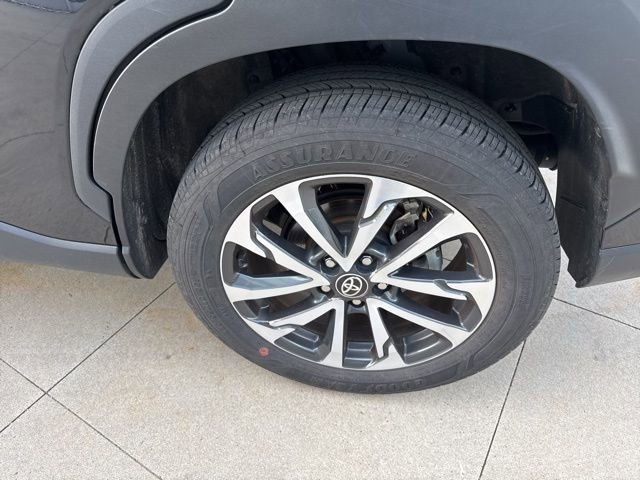 Used 2025 Toyota Corolla Cross XLE image 12