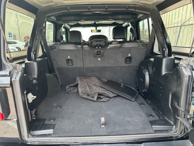 Used 2020 Jeep Wrangler Unlimited Sahara AWD/4WD image 33