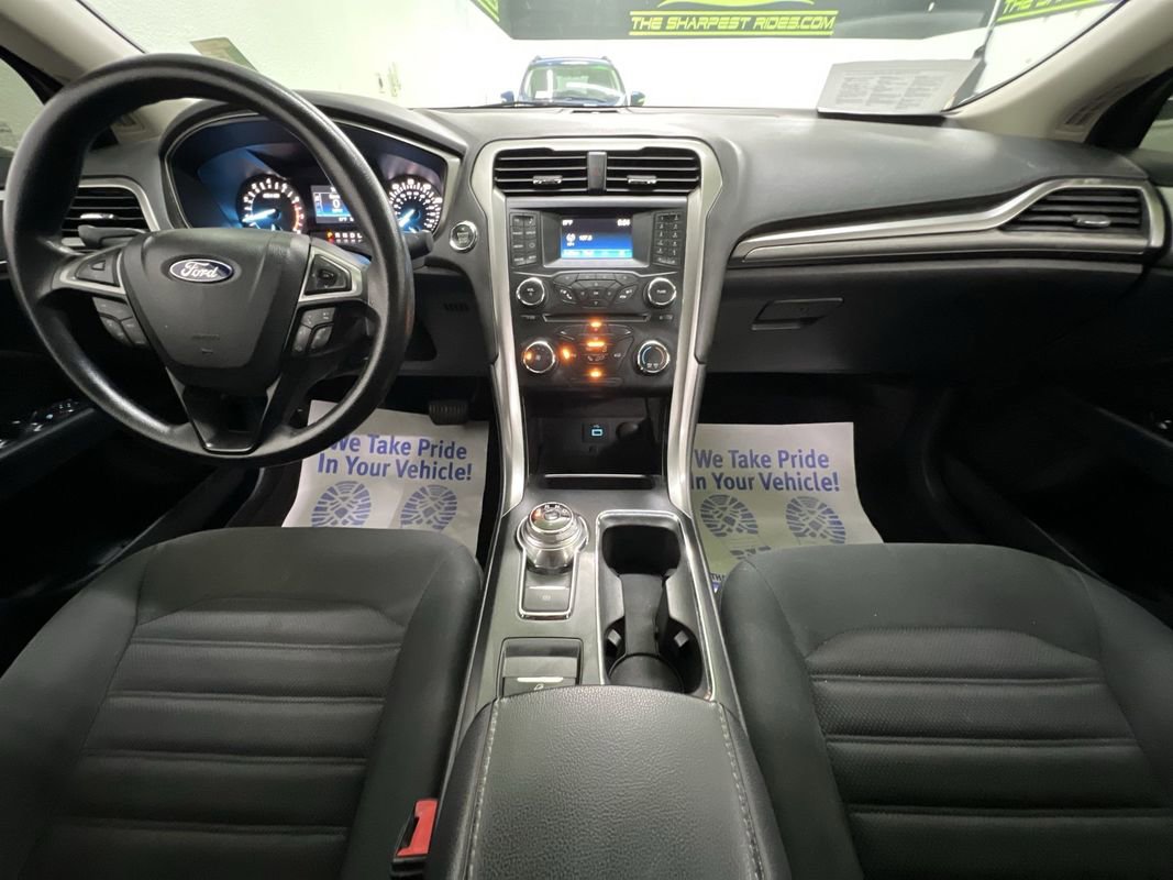 Used 2017 Ford Fusion SE FWD image 18