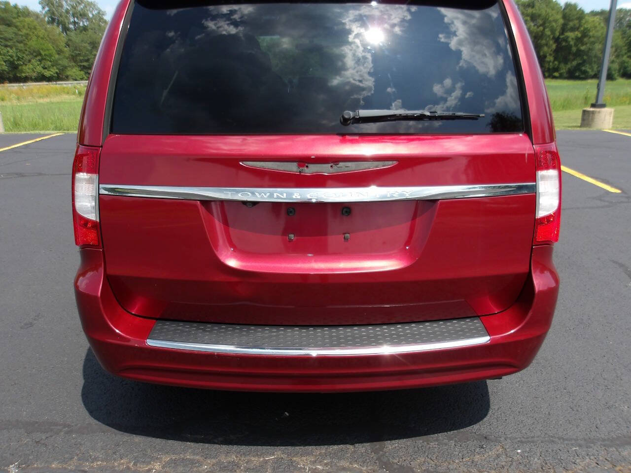 Used 2011 Chrysler Town & Country Touring FWD image 36