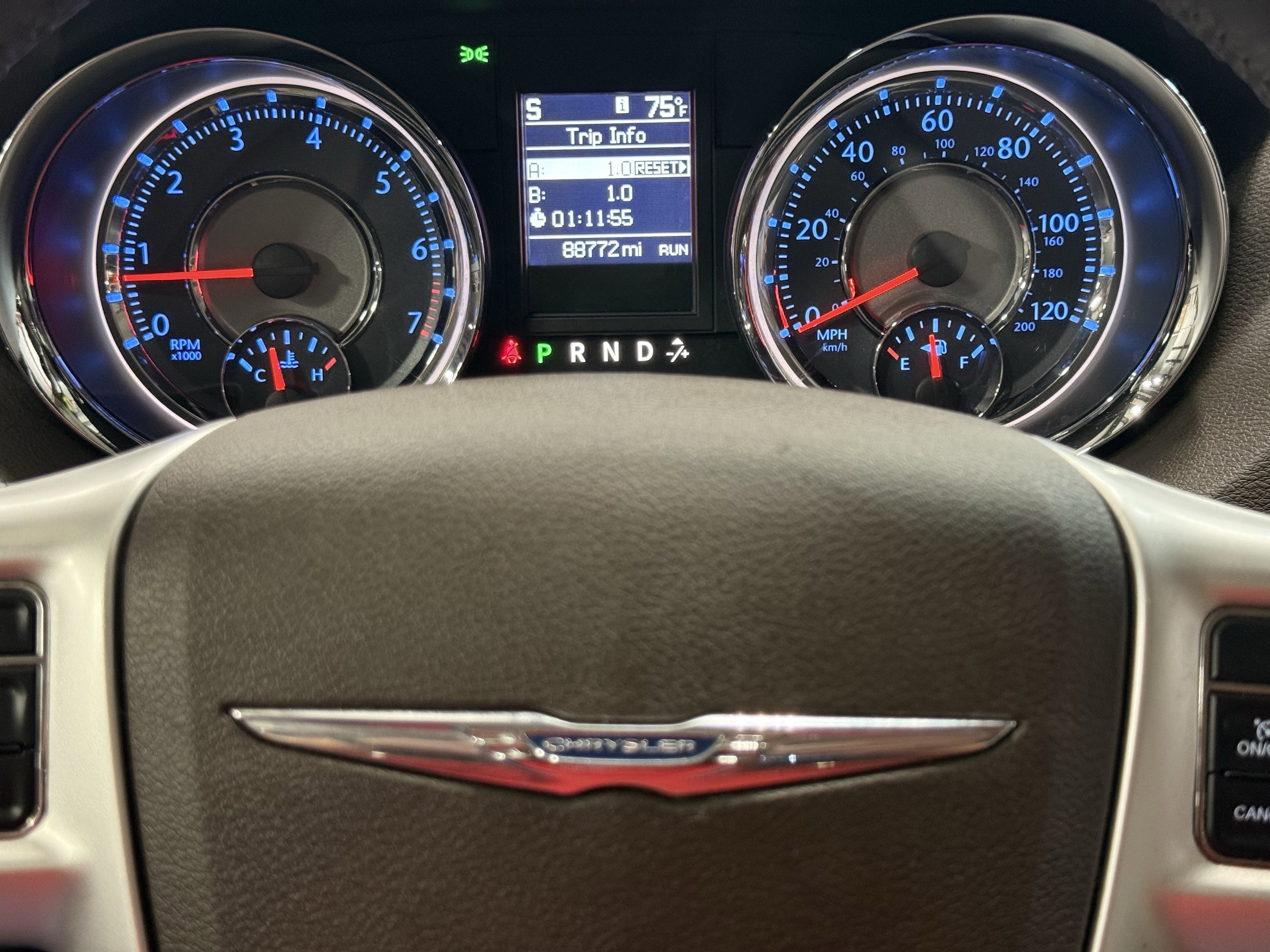 Used 2014 Chrysler Town & Country Touring-L image 27