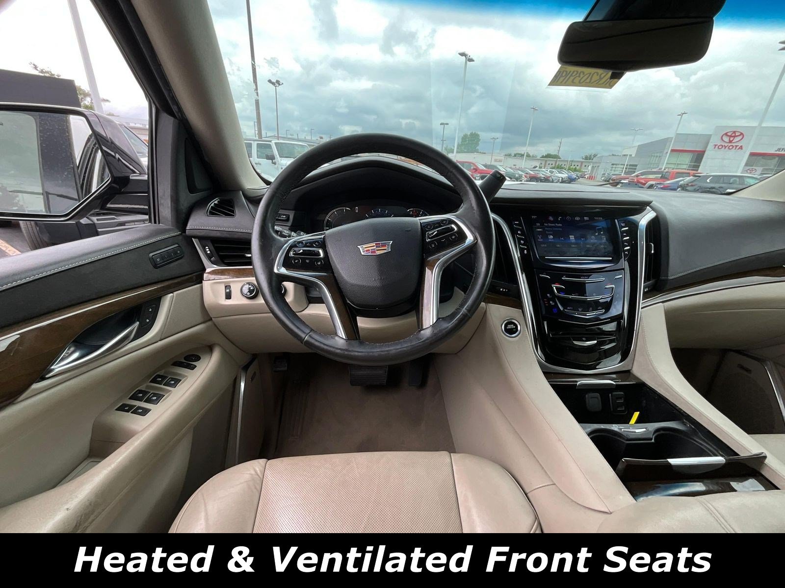 Used 2020 Cadillac Escalade Luxury AWD/4WD image 8